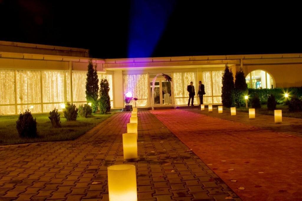 Hotel Star Piteşti Kültér fotó