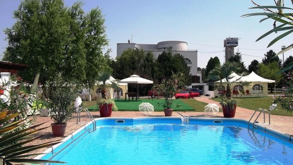 Hotel Star Piteşti Kültér fotó