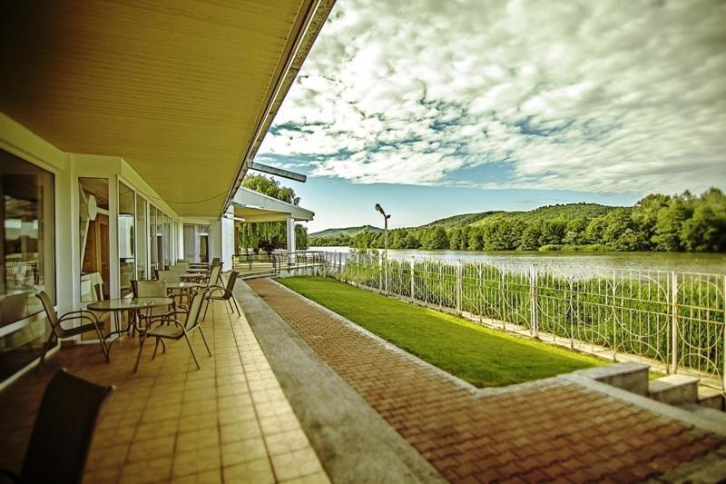 Hotel Star Piteşti Kültér fotó