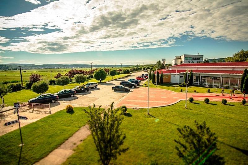 Hotel Star Piteşti Kültér fotó