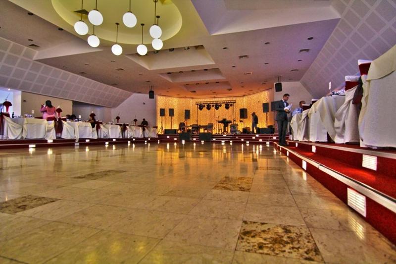 Hotel Star Piteşti Kültér fotó